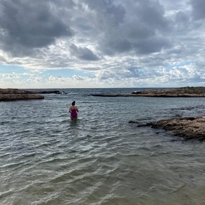 Bain de mer en hiver dans la méditerranée